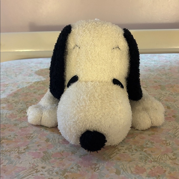 Miniso- Snoopy Plush Toy - Picture 2 of 4